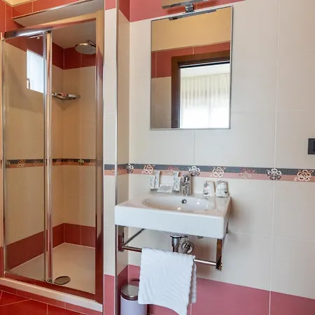 Hotel Oberdan Ristorante Pizzeria 2*